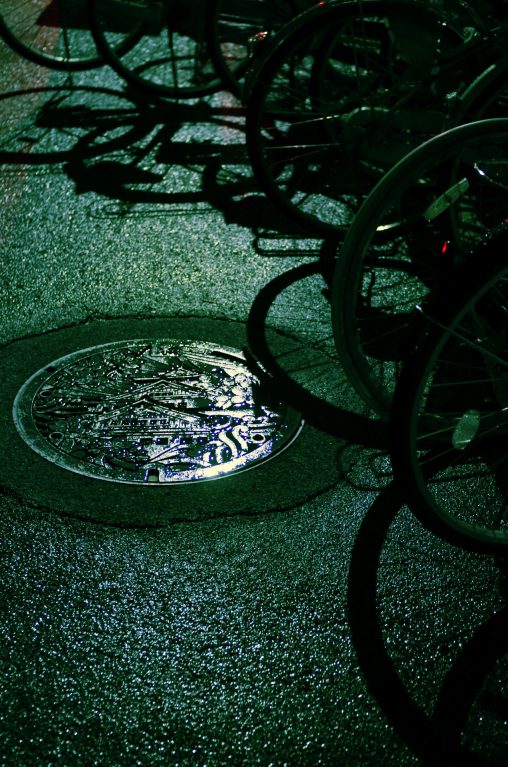 輝ける大阪城 – Lighted manhole lid