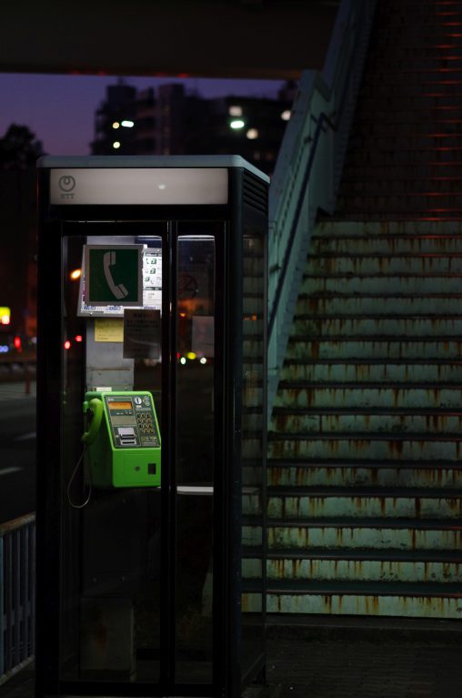 払暁の電話ボックス – Phone booth